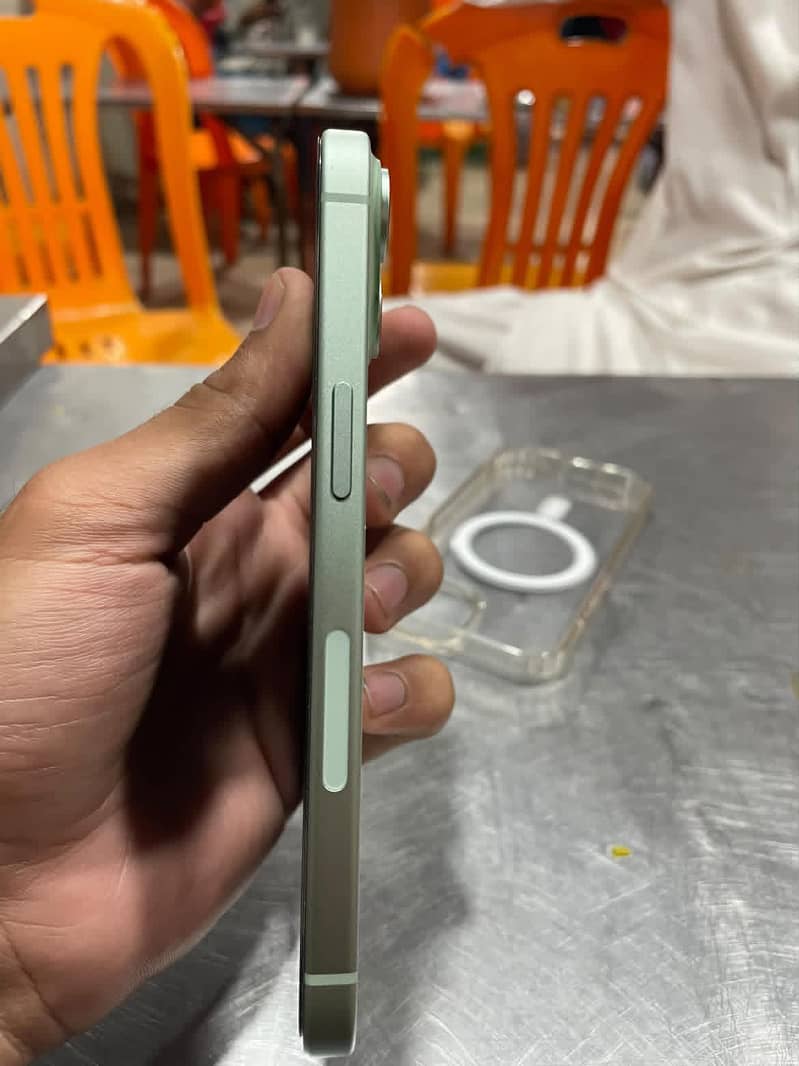 Apple iPhone 15 4
