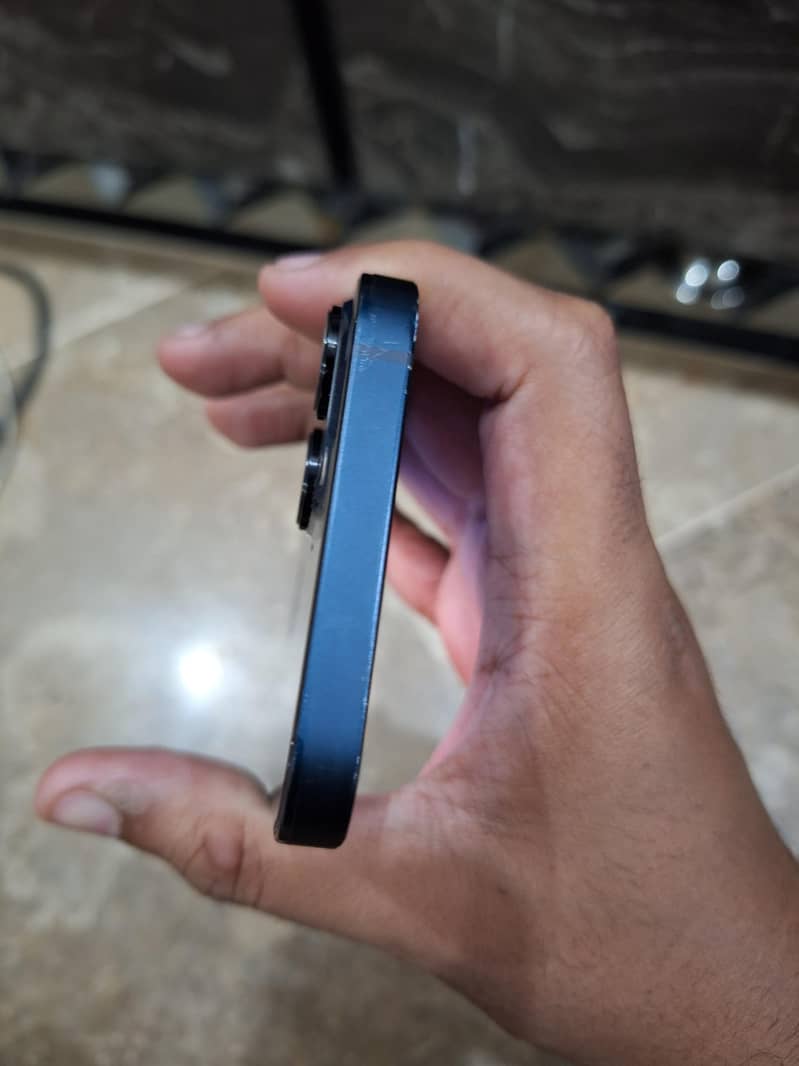 Apple iPhone 13 1