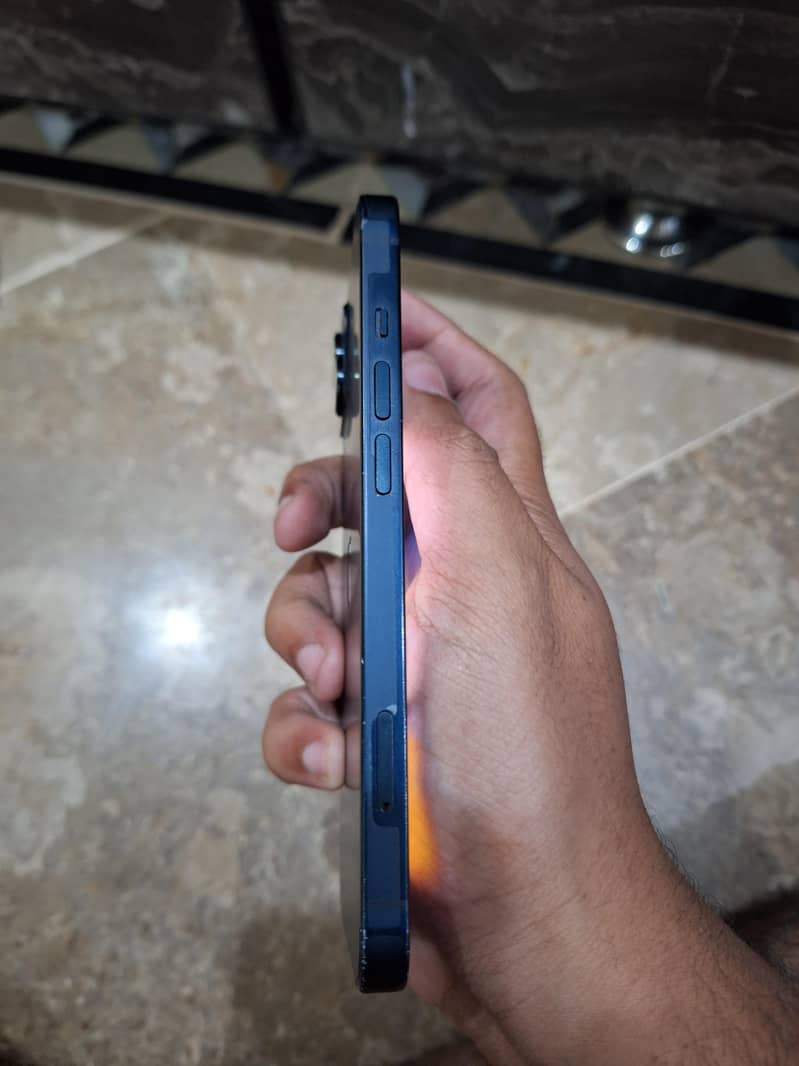 Apple iPhone 13 2