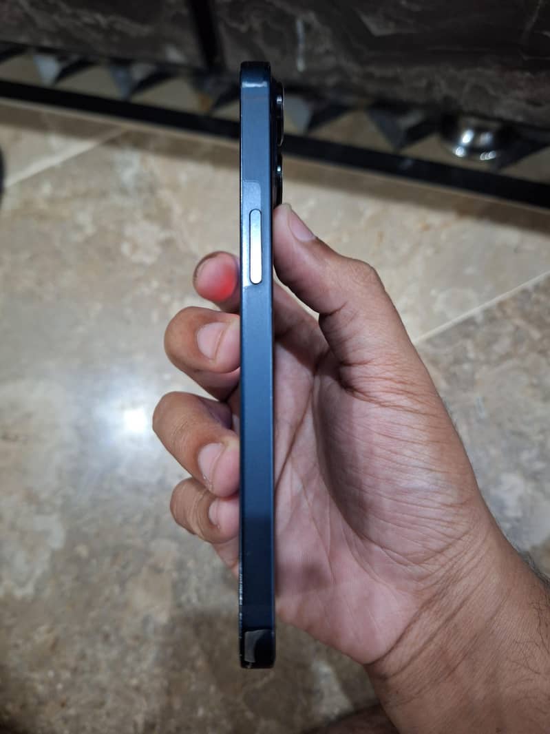 Apple iPhone 13 3