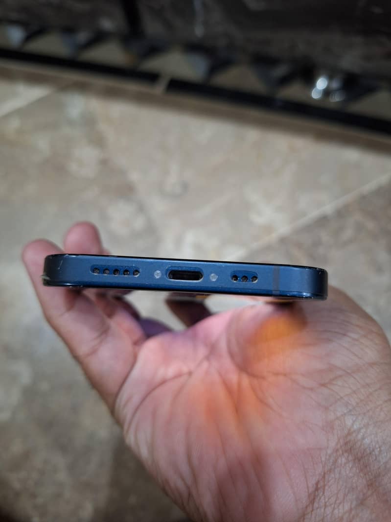 Apple iPhone 13 4