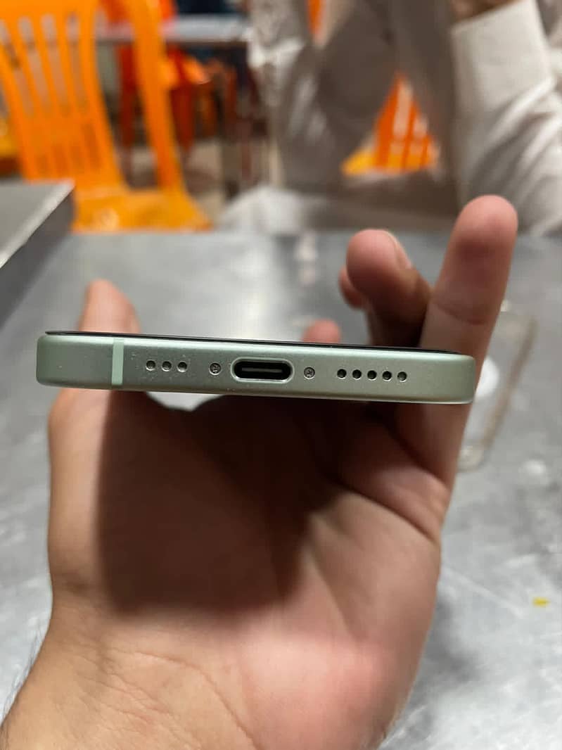 Apple iPhone 15 4