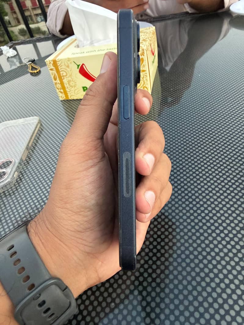 Apple iPhone 15 Pro 2