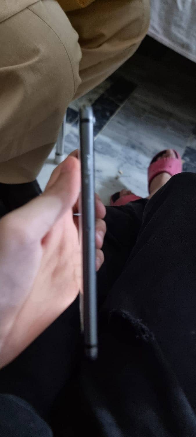 Apple iPhone 8 3