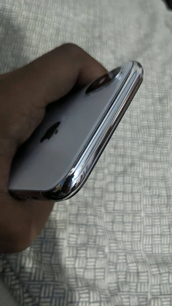 Apple iPhone X 5