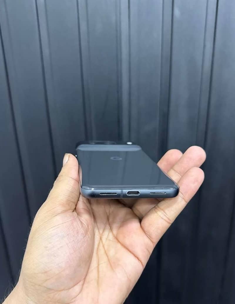 Google Pixel 8 4