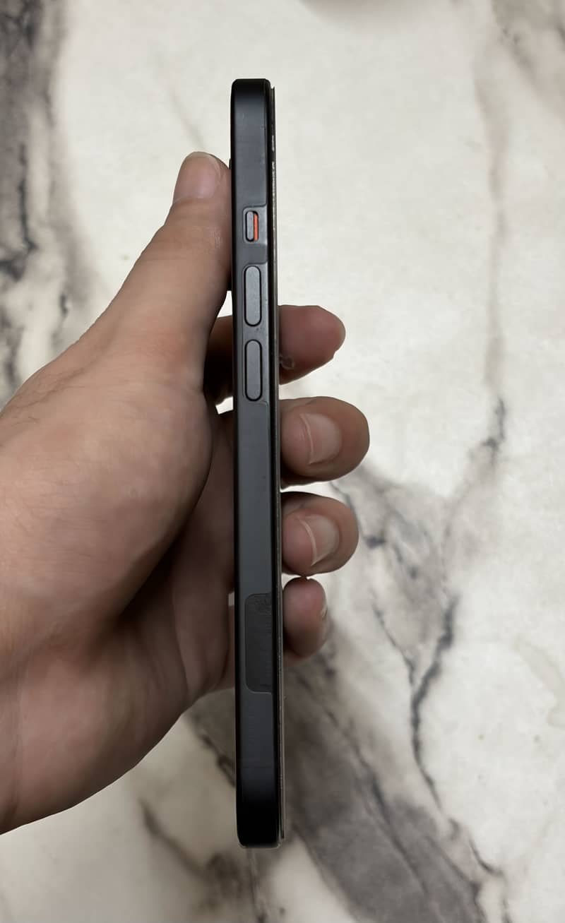 Apple iPhone 15 4