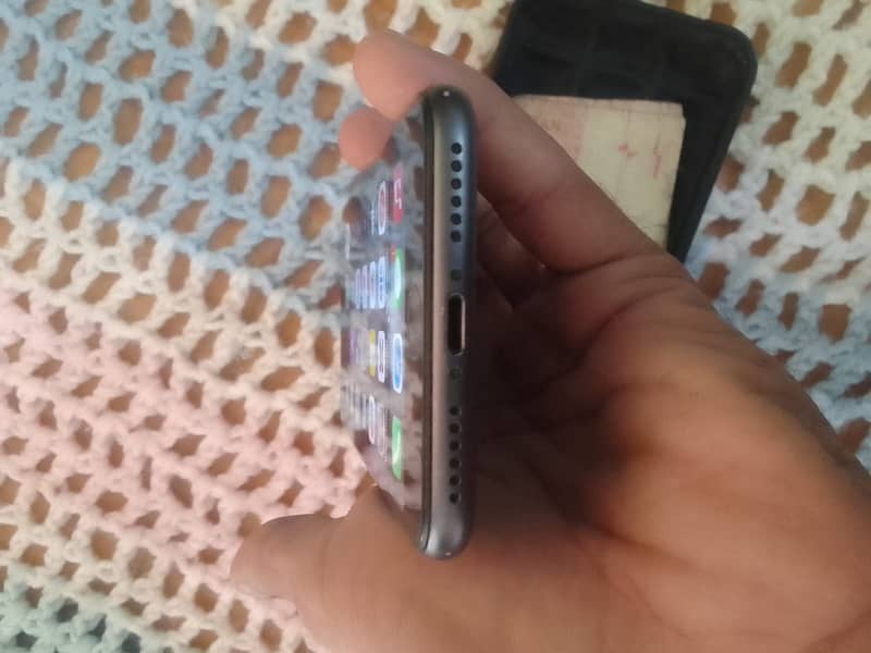 Apple iPhone 8 3