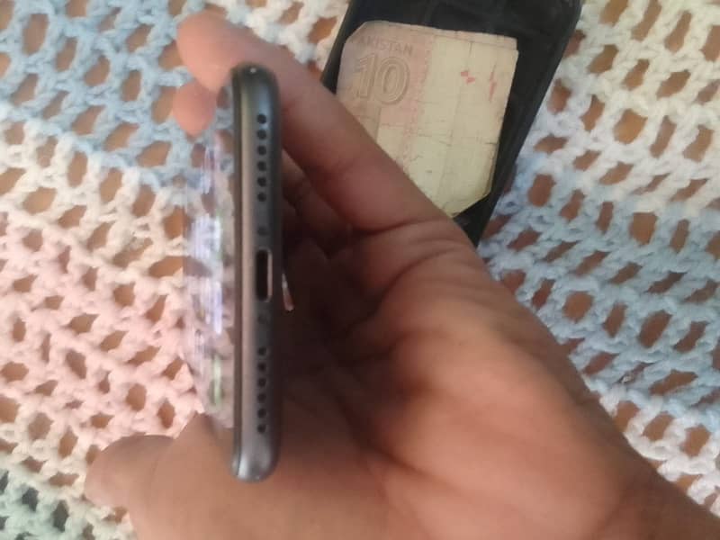 Apple iPhone 8 5