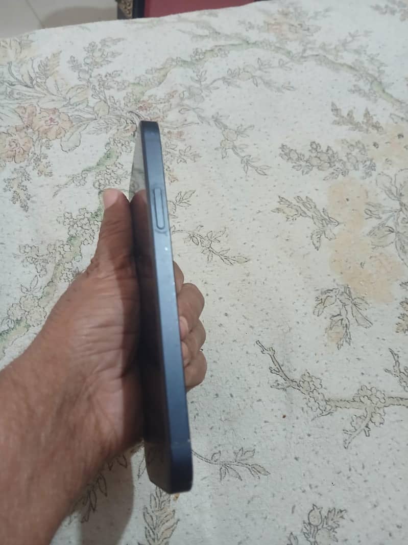Apple iPhone 12 3