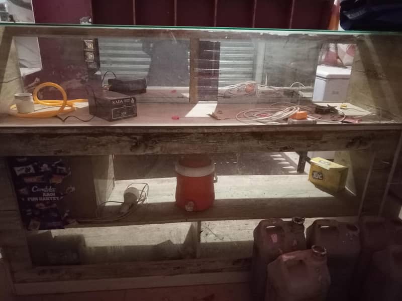 دکان کے 2 کاؤنٹر + 2 وال ریک فروخت کے لیے 1