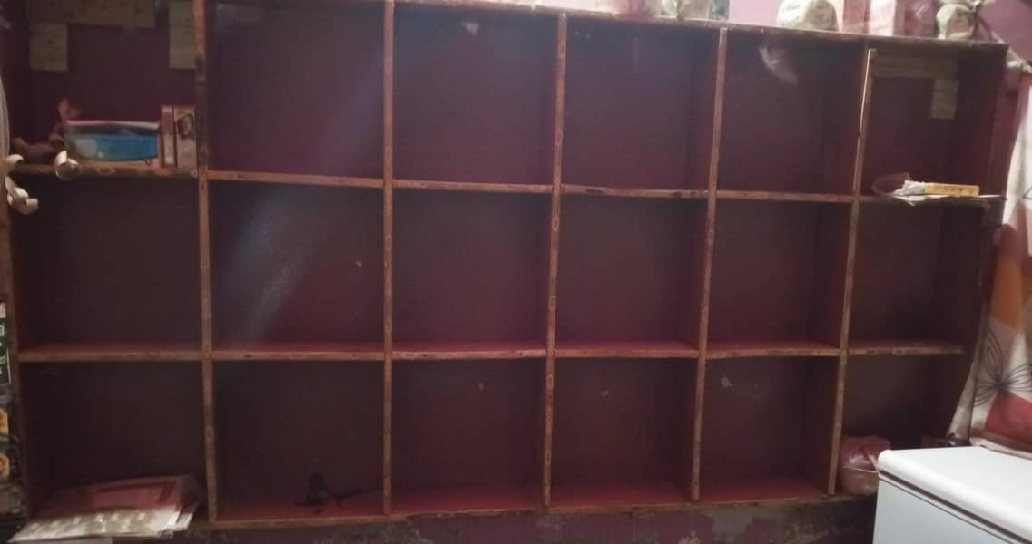 دکان کے 2 کاؤنٹر + 2 وال ریک فروخت کے لیے 5
