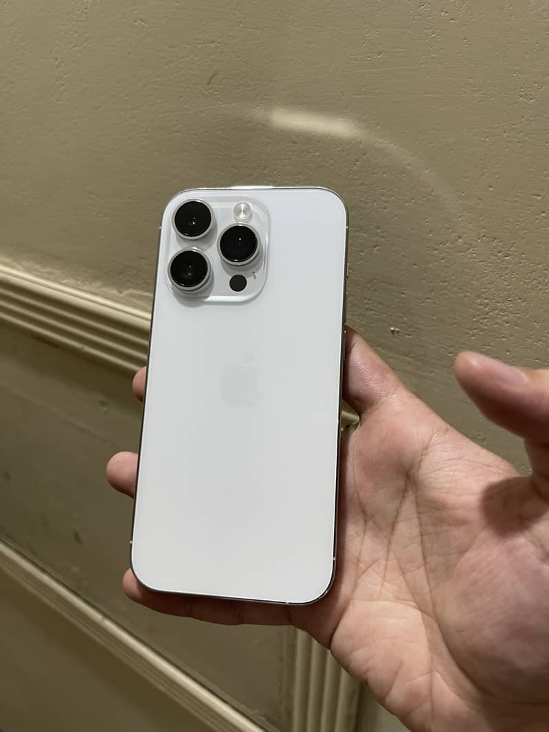 Apple iPhone 14 Pro 0