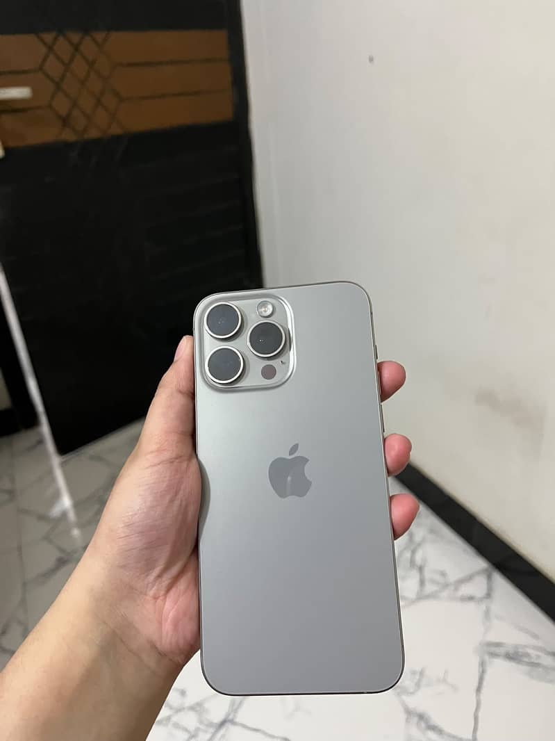 Apple iPhone 15 Pro Max 0