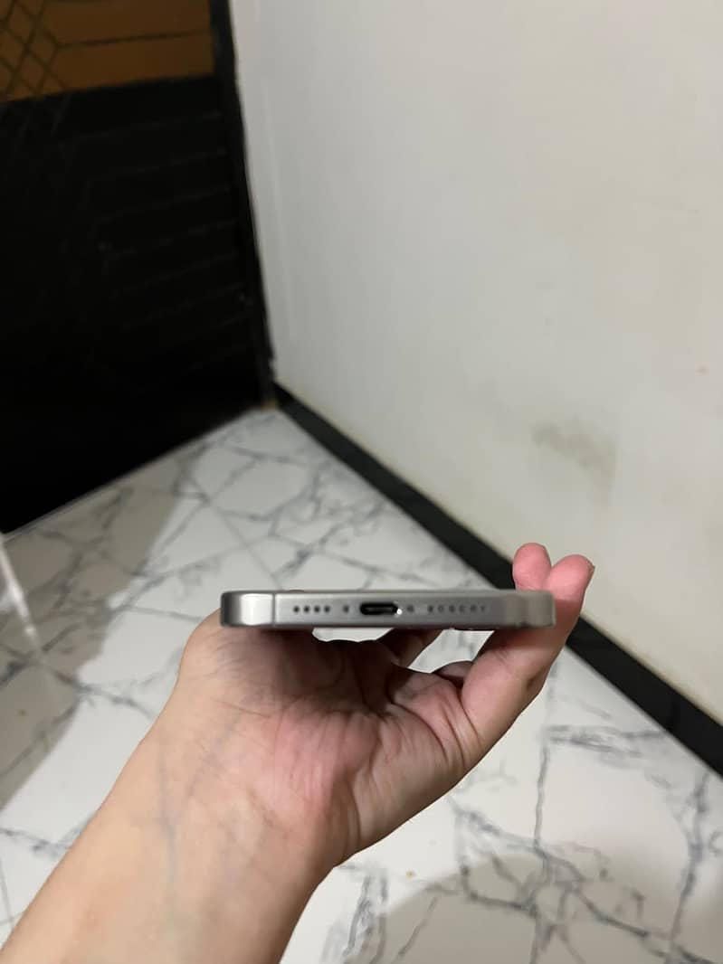 Apple iPhone 15 Pro Max 3