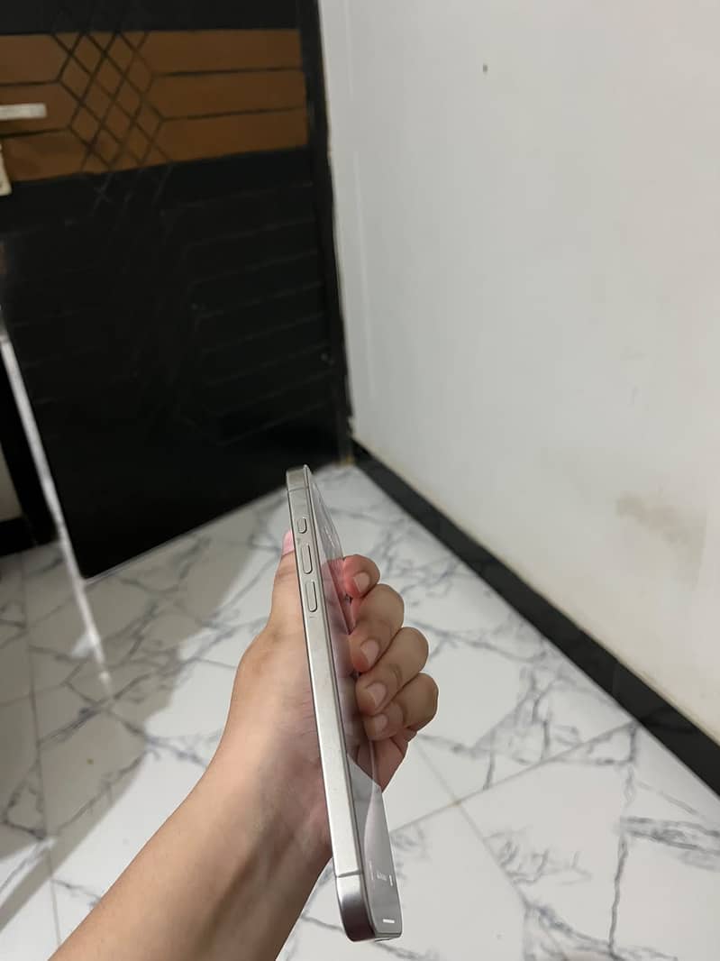 Apple iPhone 15 Pro Max 4