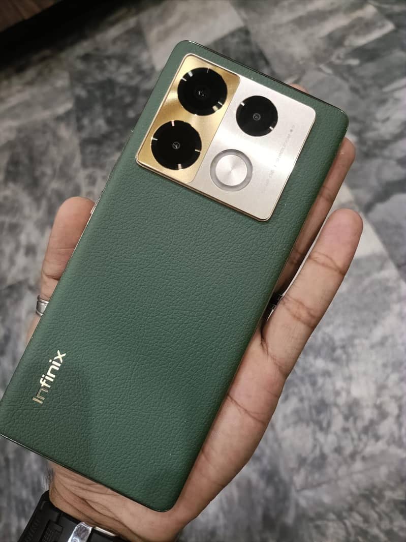 Infinix Note 40 Pro 4