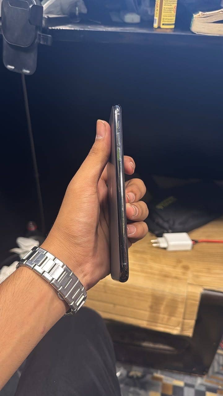Apple iPhone 11 Pro Max 2