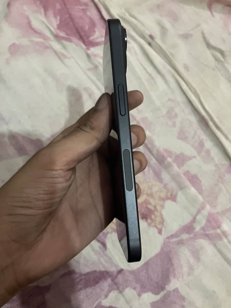 Apple iPhone 15 4