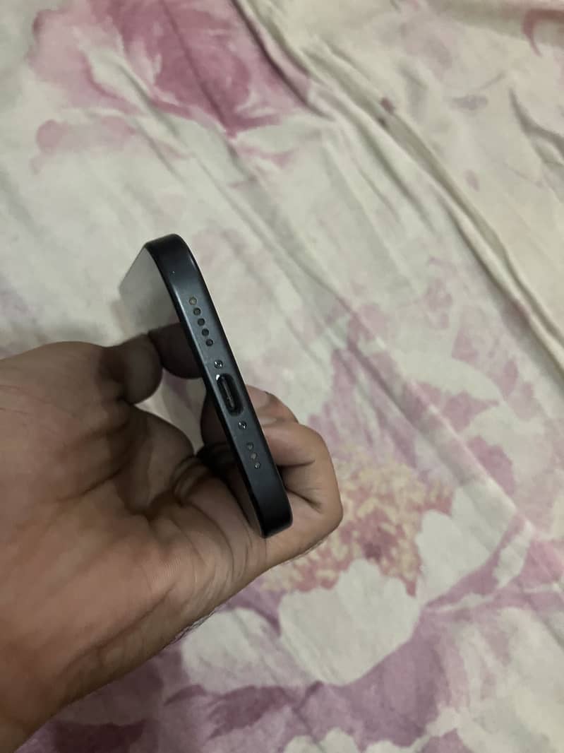 Apple iPhone 15 6