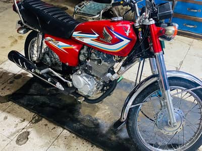honda 125 full lush new tryes kio km n hony wla just buy and drive