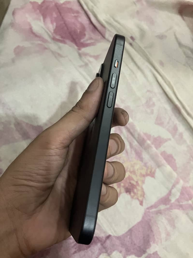 Apple iPhone 15 3