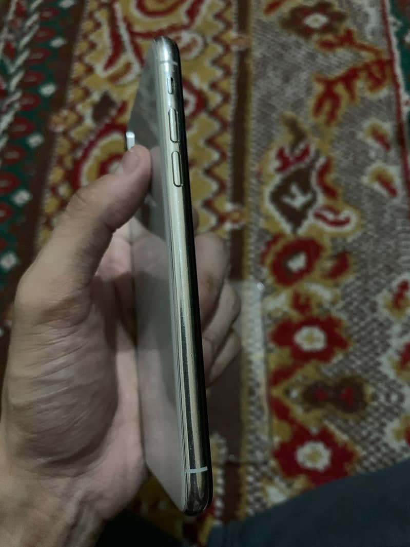 Apple iPhone X 5
