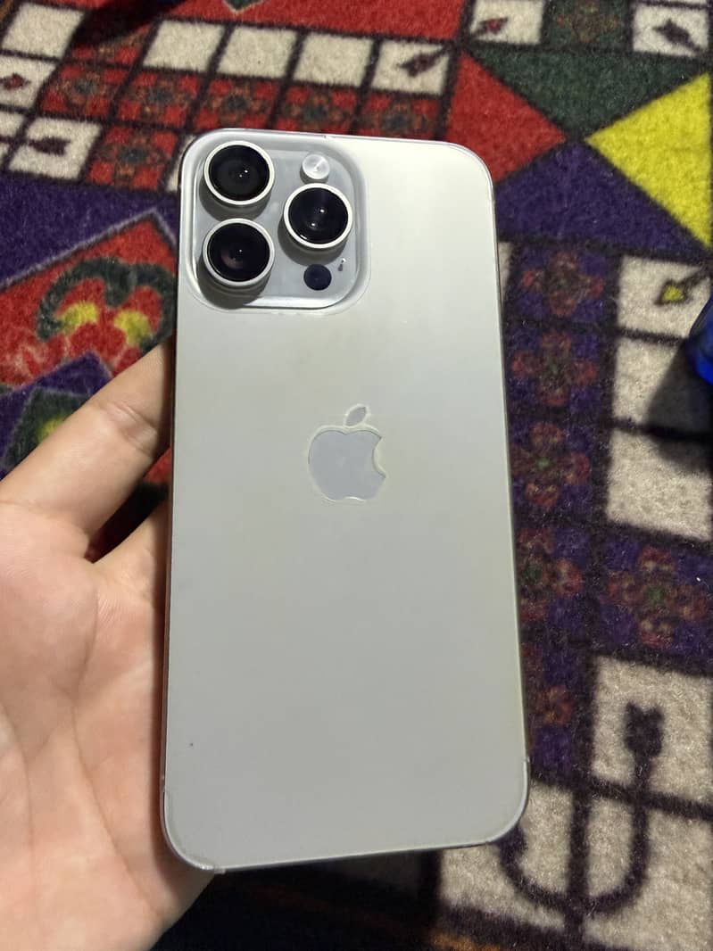 Apple iPhone 15 Pro Max 1