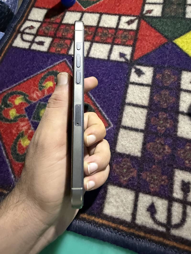 Apple iPhone 15 Pro Max 2