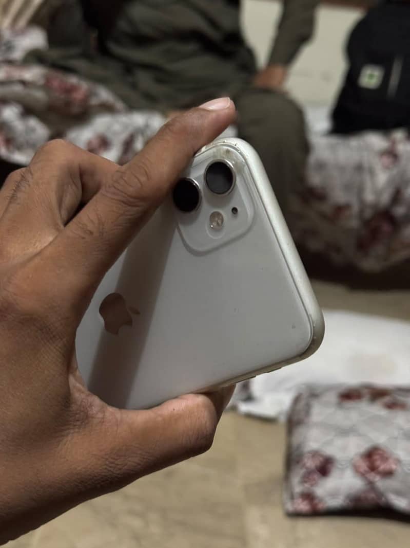 Apple iPhone 11 3