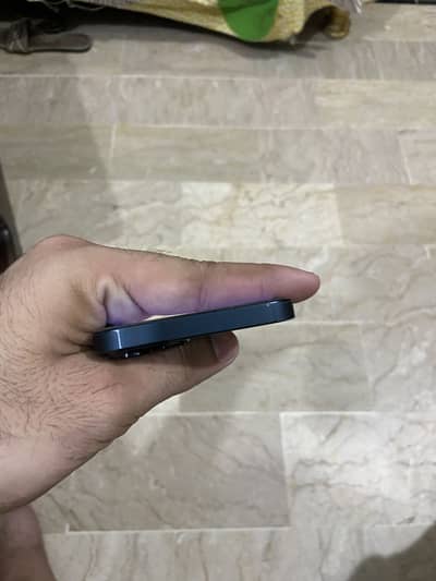 iPhone 13 128GB sale ke liye available hai.