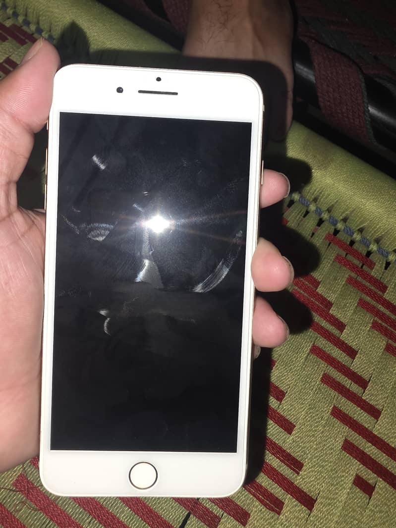 Apple iPhone 8 Plus 1