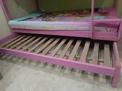 Double bunk bed with a trundle bed (3 beds)