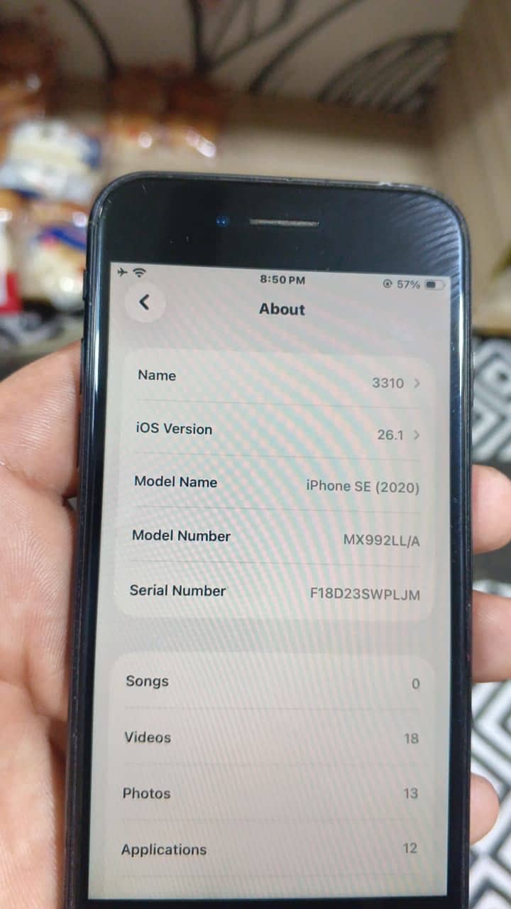 iPhone SE 2020 3
