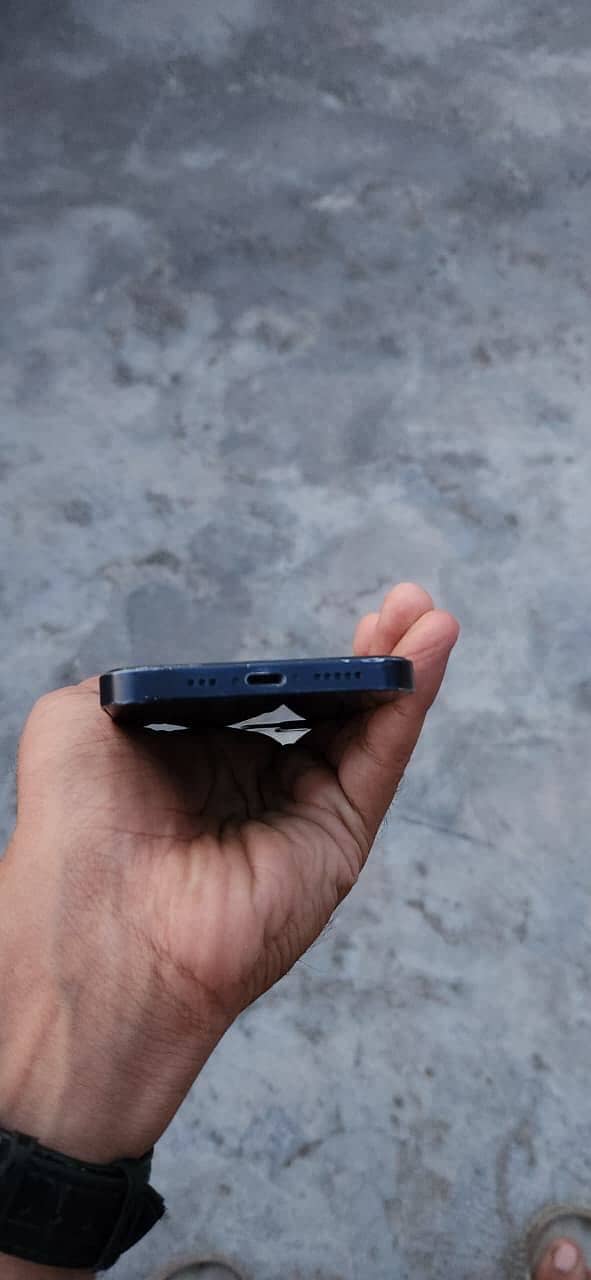 Apple iPhone 12 3