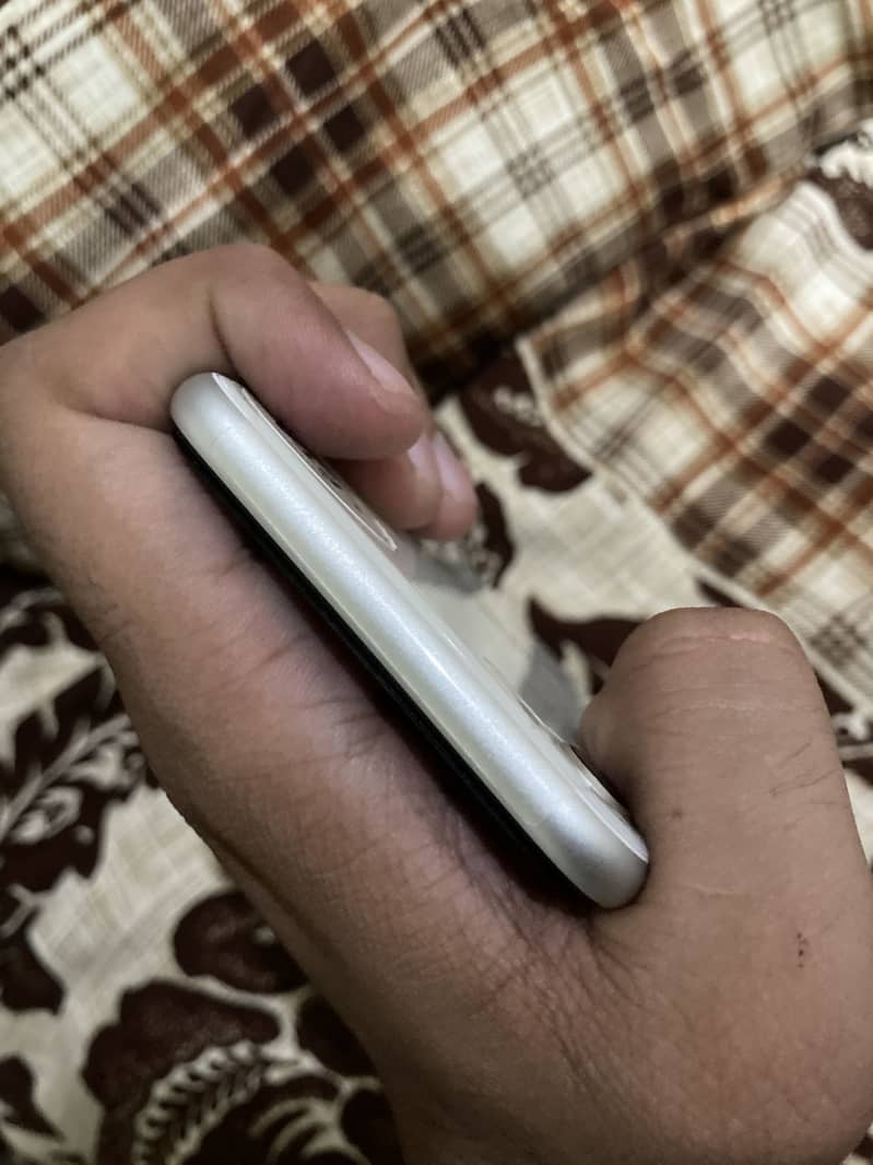 Apple iPhone SE 3