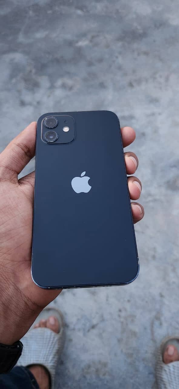 Apple iPhone 12 4