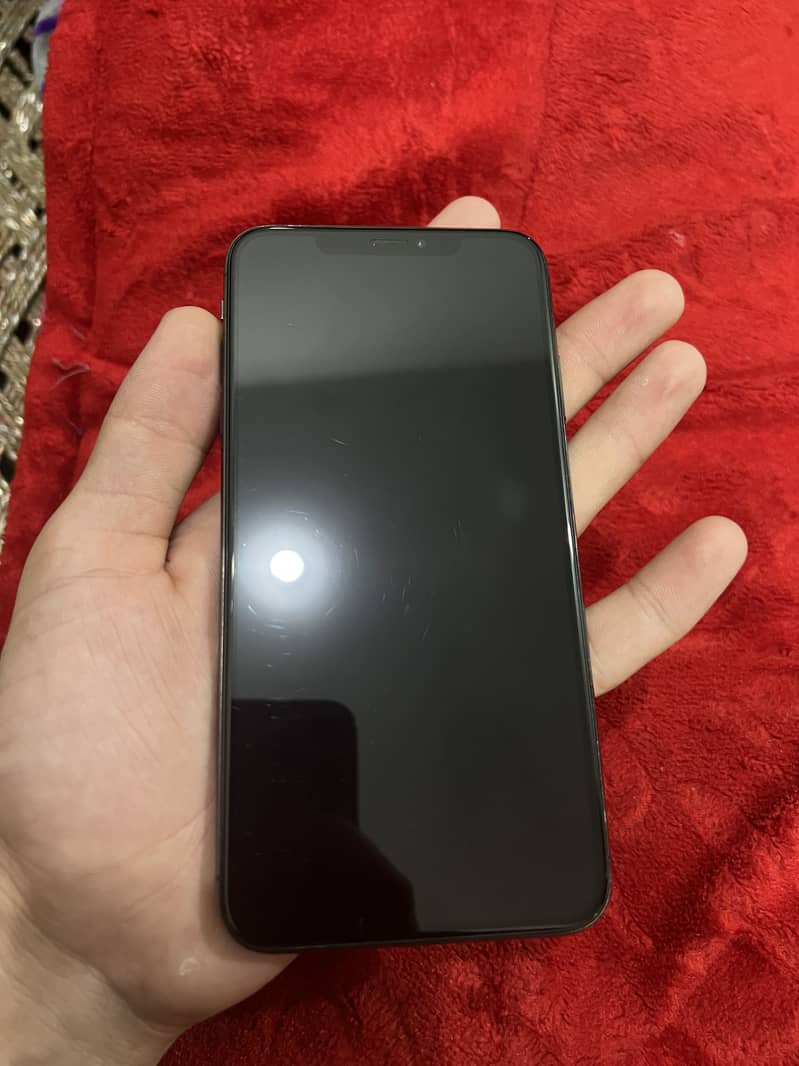 Apple iPhone XS Max 1