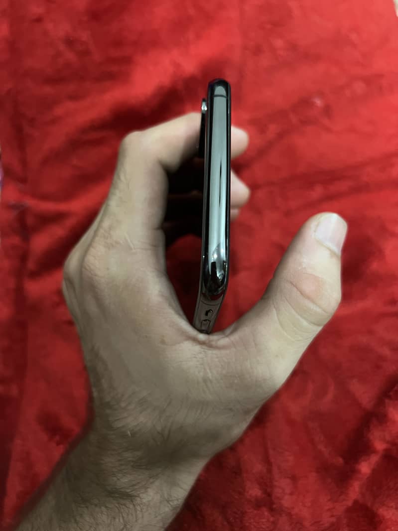 Apple iPhone XS Max 5