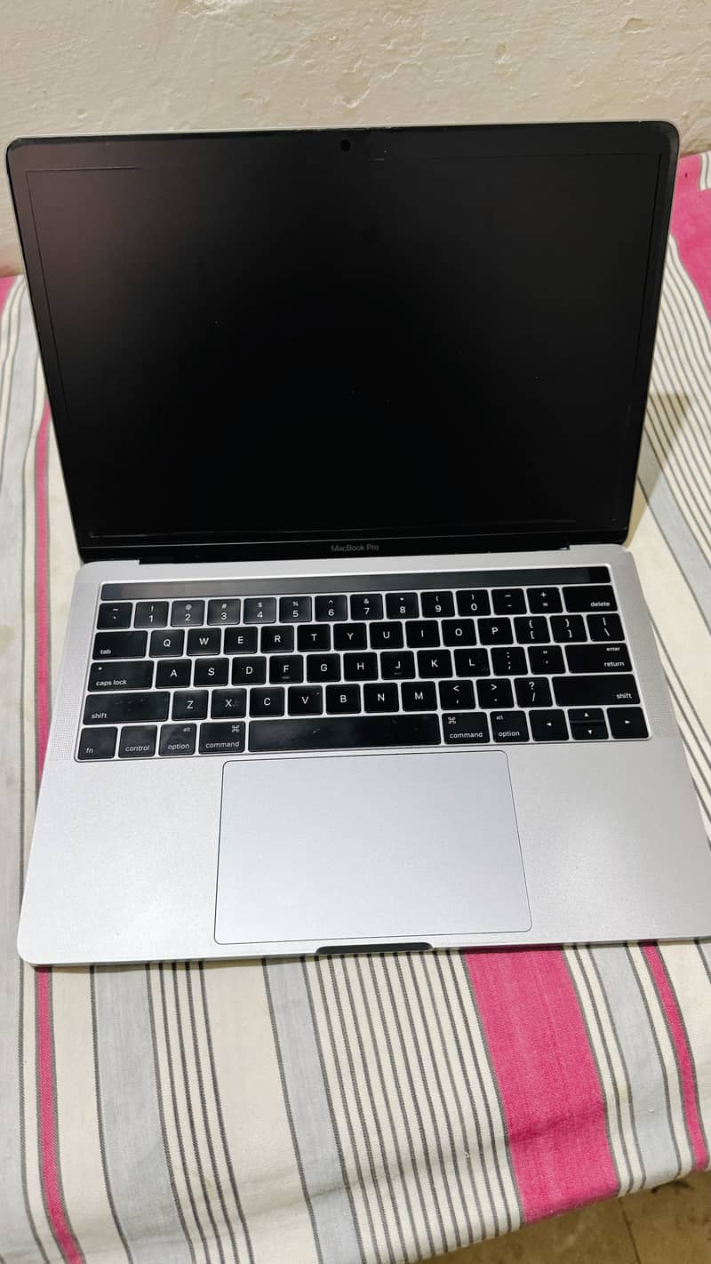 Macbook pro 13 touchbar 8