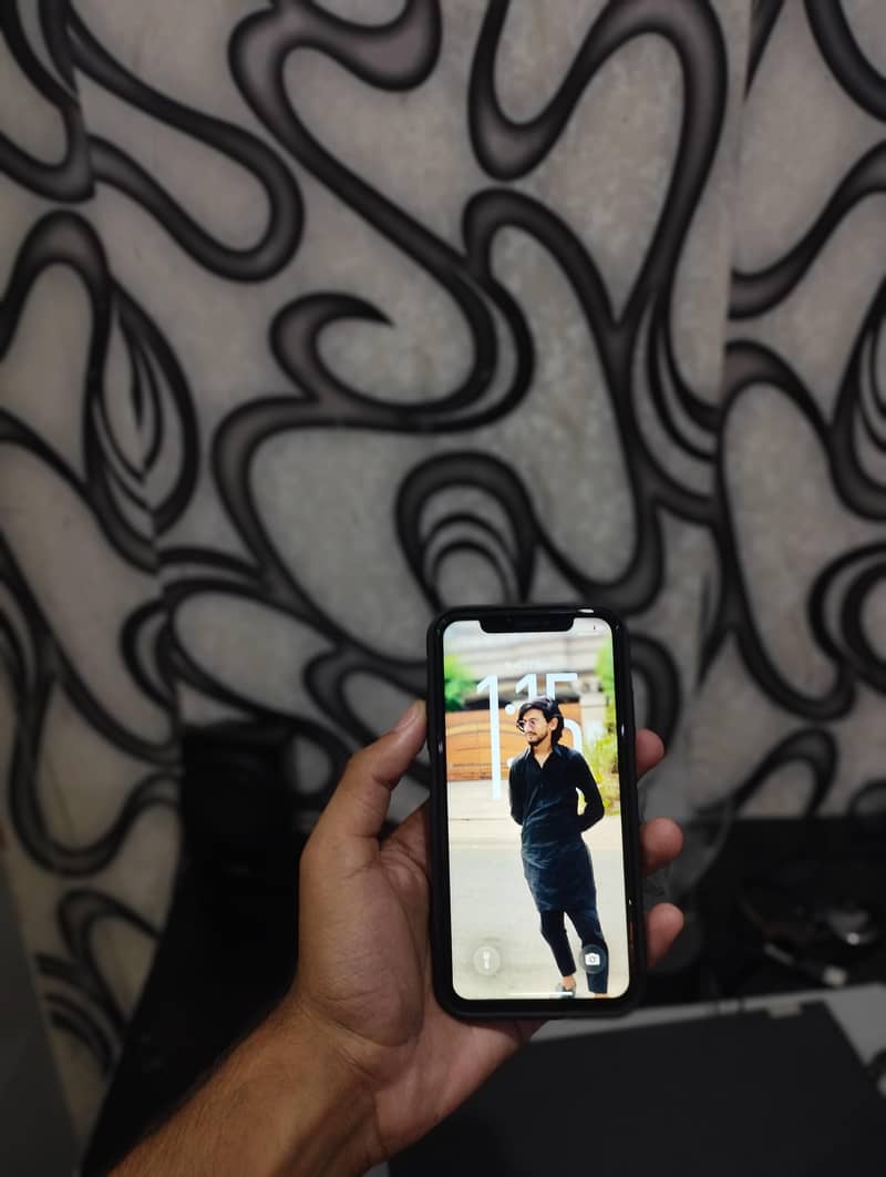 Apple iPhone 11 0