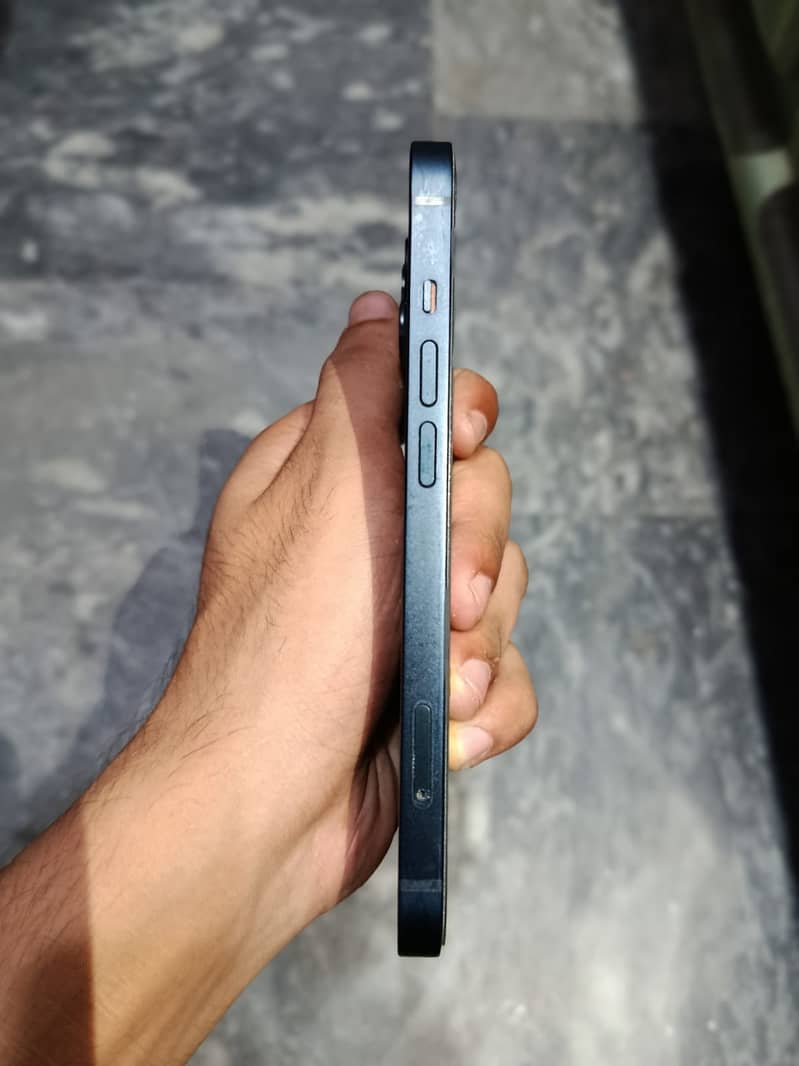 Apple iPhone 13 2