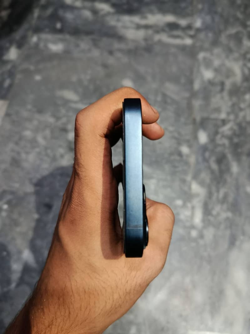 Apple iPhone 13 4
