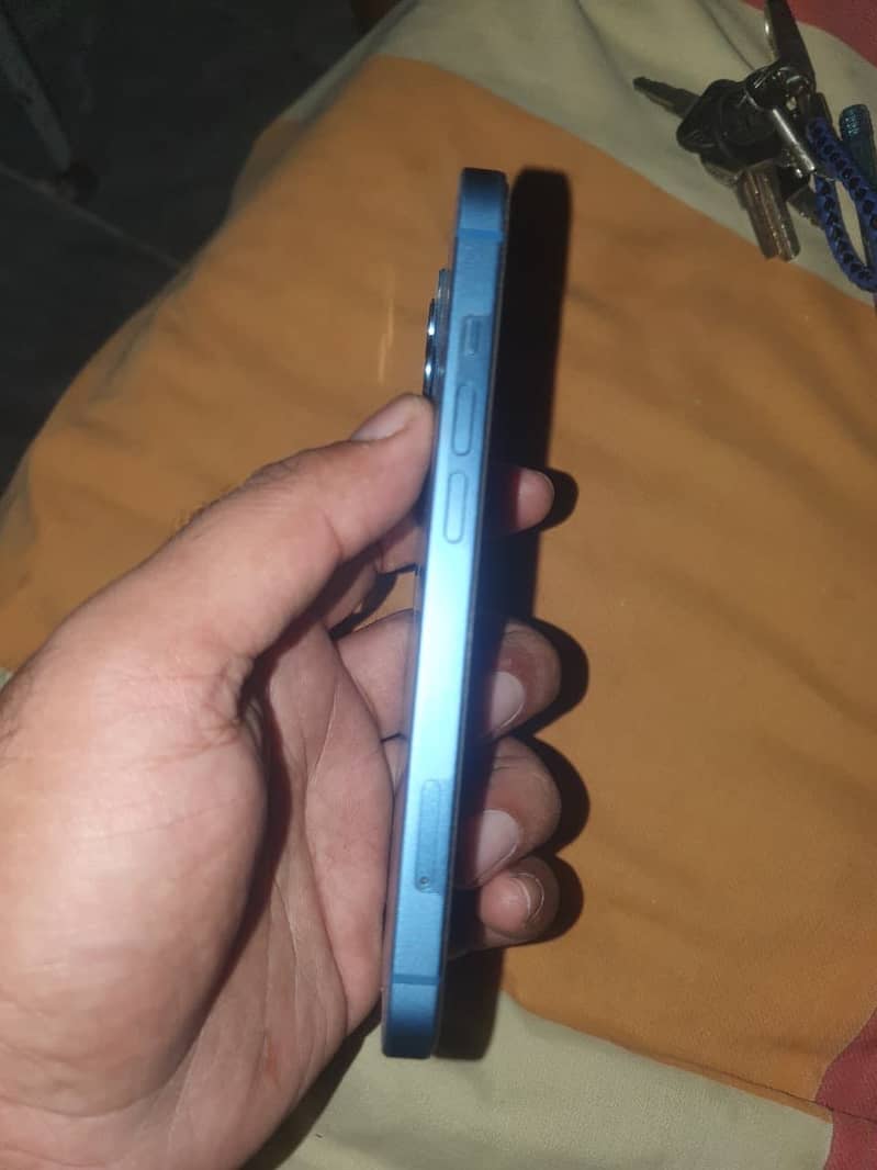 Apple iPhone 13 2