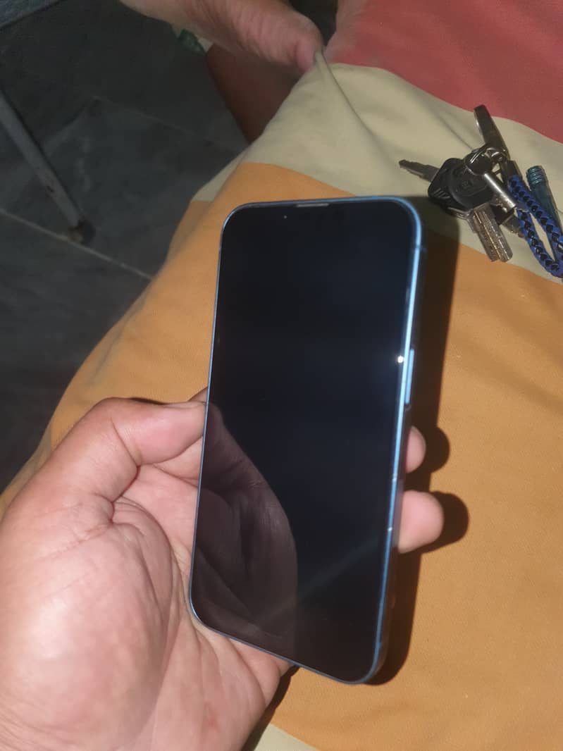 Apple iPhone 13 6