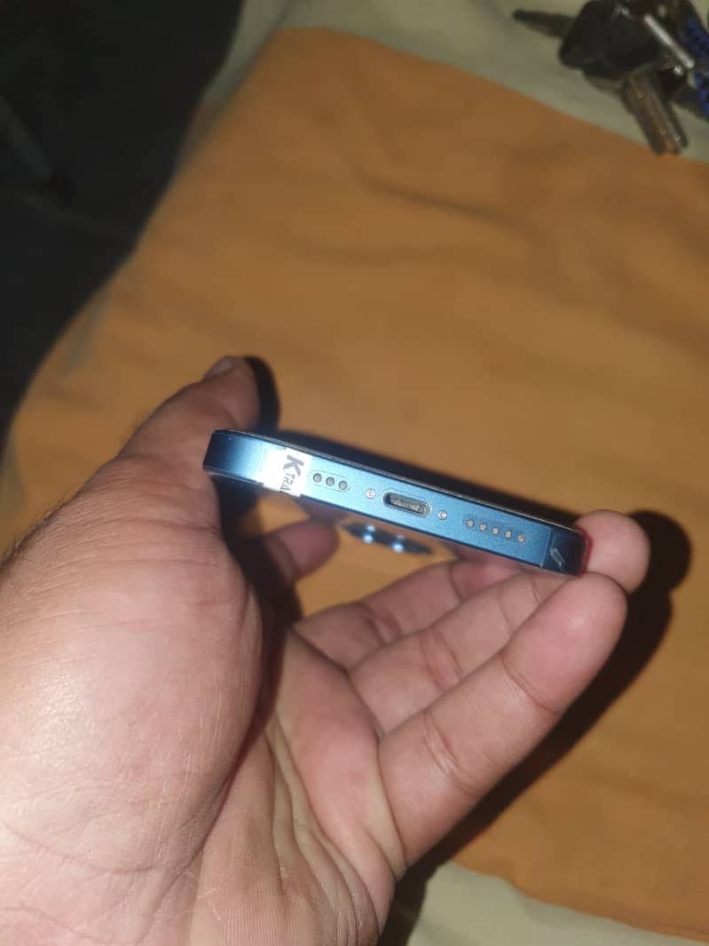 Apple iPhone 13 7