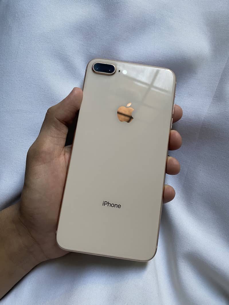 Apple iPhone 8 Plus 1