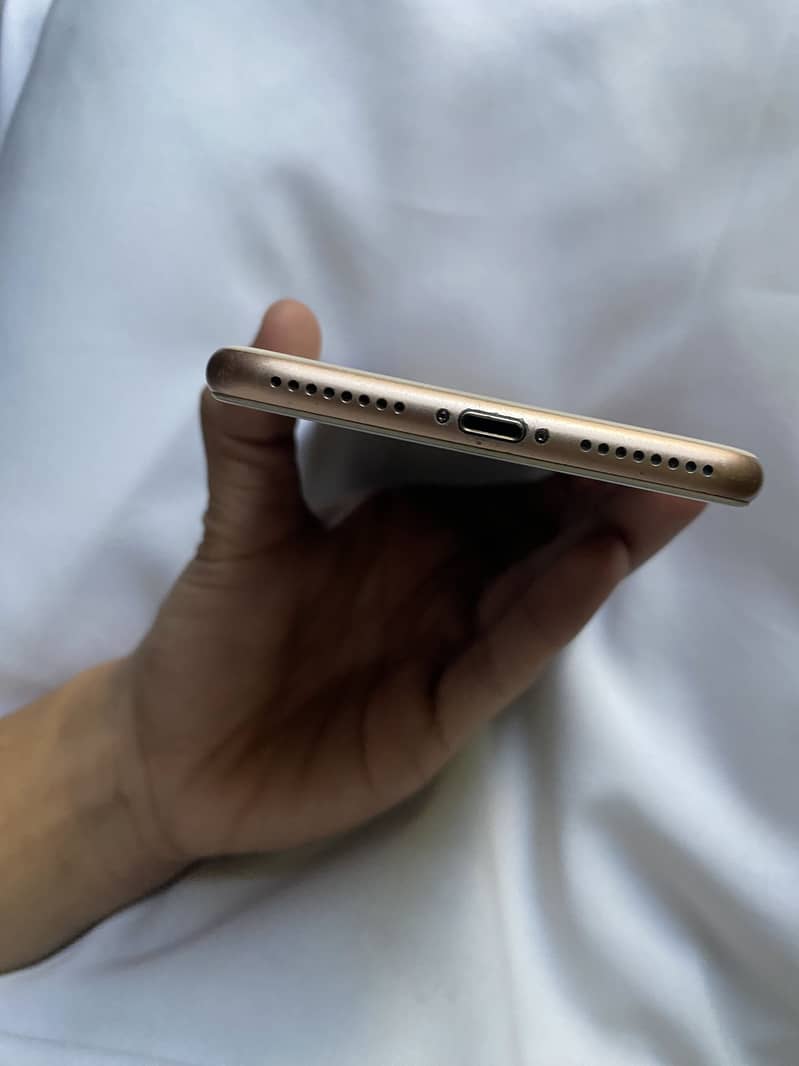 Apple iPhone 8 Plus 3