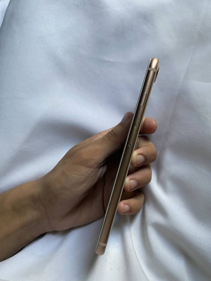 Apple iPhone 8 Plus 4