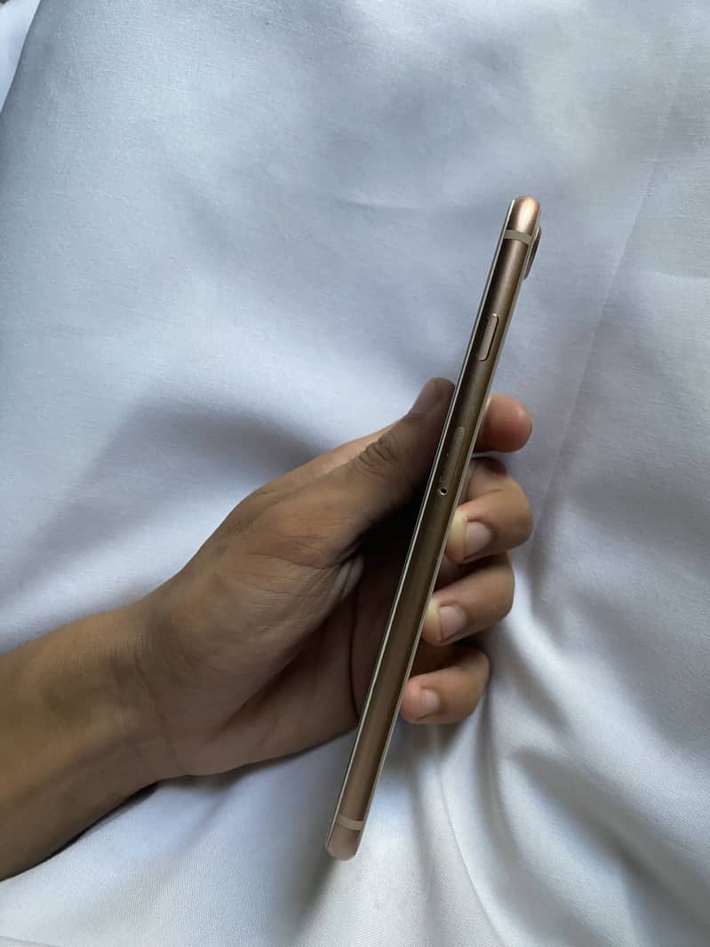 Apple iPhone 8 Plus 5